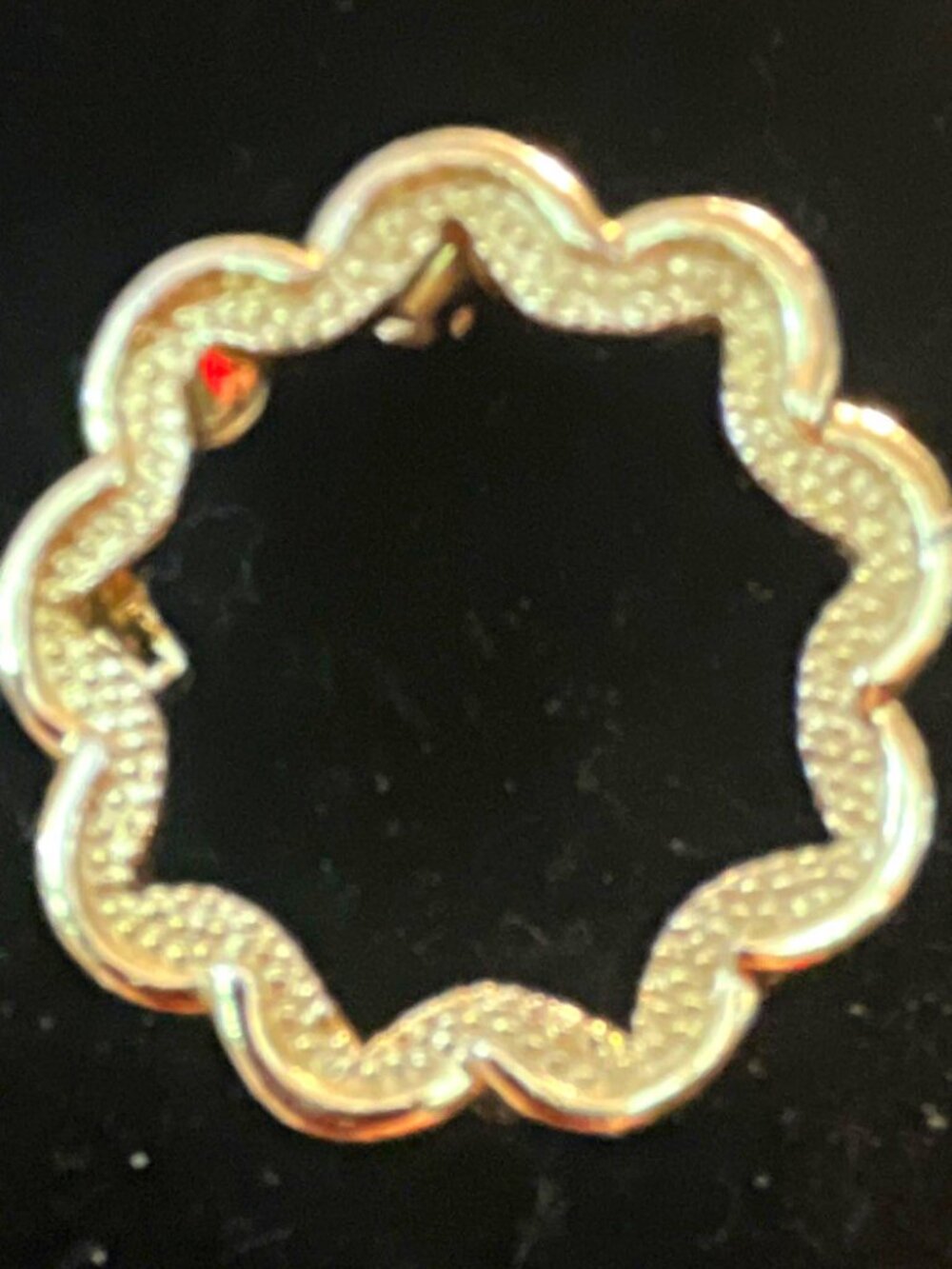 Silver-Tone Wavy Scalloped Wreath Circle Brooch Pin Metal No Stone Gerry’s